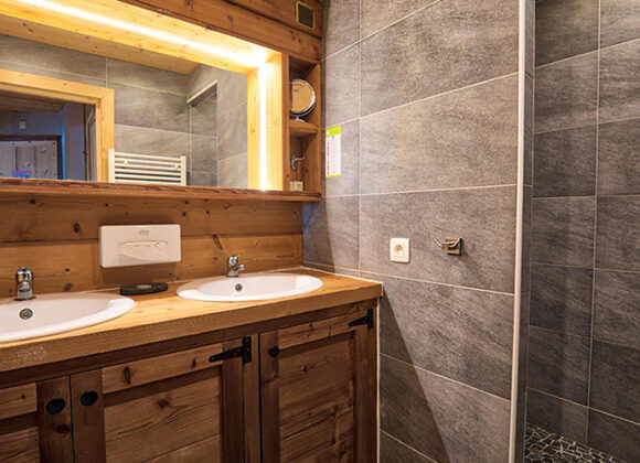 Quadruple Bathroom 1